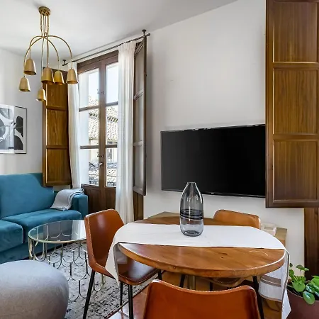 Limehome Calle Santa Ana *