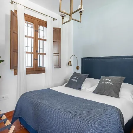 Limehome Calle Santa Ana Гранада