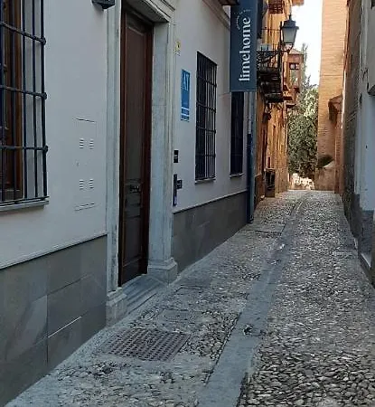Limehome Calle Santa Ana شقة غرناطة